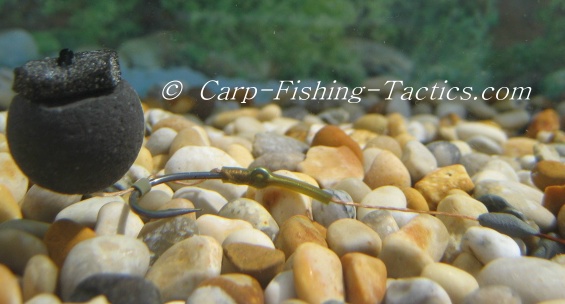 Image of completed single bait rig on gravel